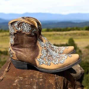 Old Gringo Embossed Cowhide Leather‎ Aster Short Oryx Booties  Size 7.5 B